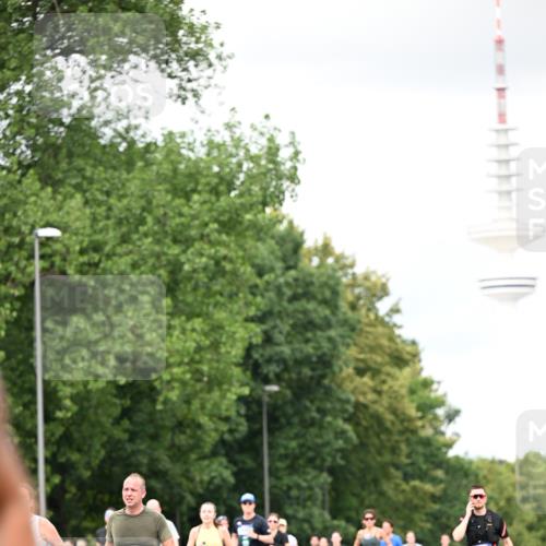 29.06.2025 - hella hamburg halbmarathon Dr. Thomas Lammeyer http://msf.ph/oto/8421337 29.06.2025 10:47:20 Kennedybrücke 1150, 1310, 1360, 1656, 1929, 1994, 2401, 2450, 2509, 2580, 2940, 2941, 3283, 3378, 3764, 3874, 4092, 4334, 4353, 4778, 4891, 4892, 5268, 5403, 5755, 6764, 6837, 7477, 7515, 7557, 8000, 8161, 8233, 8435, 9304, 10008, 10536, 10697, 10734, 10899 meine-sportfotos.de