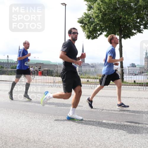29.06.2025 - hella hamburg halbmarathon Lena Gebhardt http://msf.ph/oto/8421341 29.06.2025 10:27:44 Lombardsbrücke 1148, 2080, 3389, 4372, 5177, 5285, 5825, 5847, 6214, 6632, 7497, 7764, 7944, 7978, 8085, 9567, 9688, 10158, 10412, 10413, 11256, 11692, 11739, 11766, 12500, 12780, 12823, 13043, 13860, 14206, 15607, 16569, 16804, 16838, 17427, 17791, 18012, 18097, 18301, 18626, 18766 meine-sportfotos.de