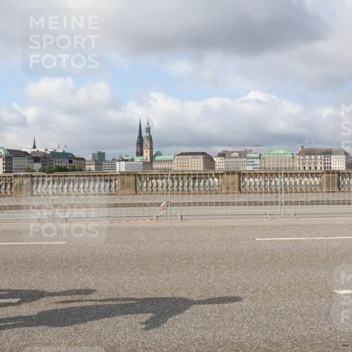29.06.2025 - hella hamburg halbmarathon Lena Gebhardt http://msf.ph/oto/8421373 29.06.2025 08:57:46 Lombardsbrücke  meine-sportfotos.de