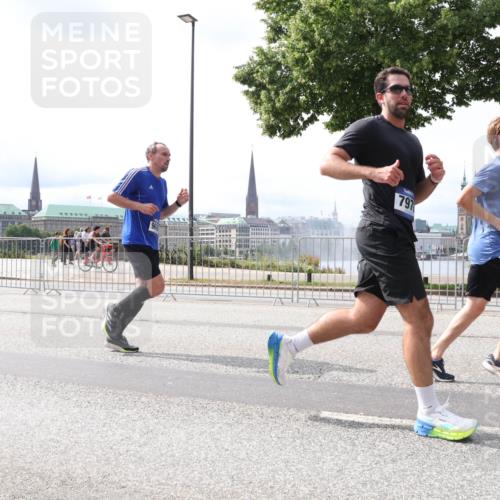 29.06.2025 - hella hamburg halbmarathon Lena Gebhardt http://msf.ph/oto/8421374 29.06.2025 10:27:44 Lombardsbrücke 797, 1148, 2080, 3389, 4372, 5177, 5285, 5825, 5847, 6214, 6632, 7497, 7764, 7944, 7978, 8085, 9567, 9688, 10158, 10412, 10413, 11256, 11692, 11739, 11766, 12500, 12780, 12823, 13043, 13860, 14206, 15607, 16569, 16804, 16838, 17427, 17791, 18012, 18097, 18301, 18626, 18766 meine-sportfotos.de