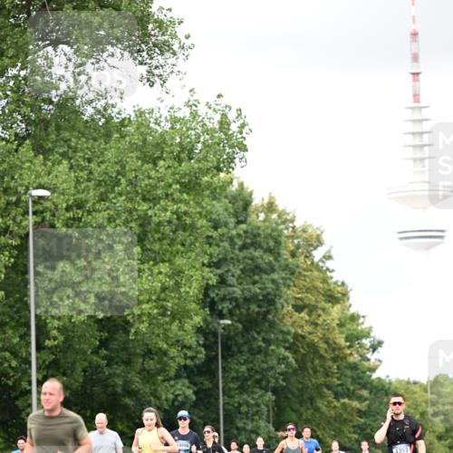 29.06.2025 - hella hamburg halbmarathon Dr. Thomas Lammeyer http://msf.ph/oto/8421378 29.06.2025 10:47:21 Kennedybrücke 1150, 1310, 1360, 1656, 1929, 1994, 2401, 2450, 2509, 2580, 2940, 2941, 3283, 3378, 3764, 3874, 4092, 4334, 4353, 4778, 4891, 4892, 5268, 5403, 5755, 6764, 6837, 7477, 7515, 7557, 8000, 8161, 8233, 8435, 9304, 10008, 10536, 10697, 10734, 10899 meine-sportfotos.de