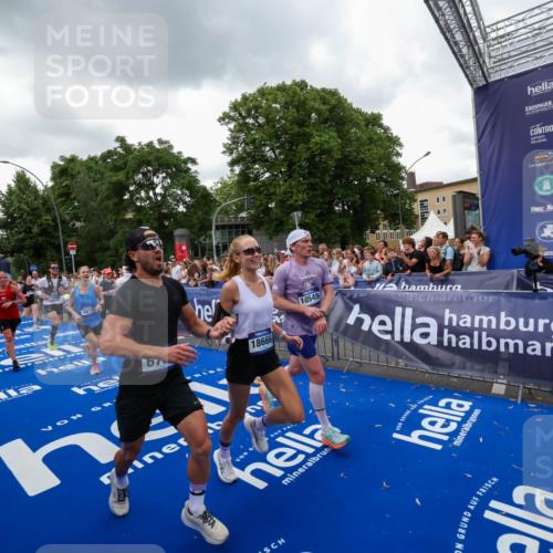 29.06.2025 - hella hamburg halbmarathon Zöllner http://msf.ph/oto/8421388 29.06.2025 10:53:44 Ziel 1502, 2058, 2082, 2518, 2630, 3819, 5399, 6762, 8335, 10549, 10895, 11588, 11589, 11604, 12632, 13865, 14702, 14818, 15061, 15441, 15856, 16092, 17482, 18143, 18514, 18666, 18715 meine-sportfotos.de