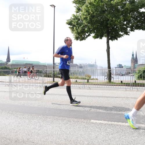 29.06.2025 - hella hamburg halbmarathon Lena Gebhardt http://msf.ph/oto/8421393 29.06.2025 10:27:44 Lombardsbrücke 1148, 2080, 3389, 4372, 5177, 5285, 5825, 5847, 6214, 6632, 7497, 7764, 7944, 7978, 8085, 9567, 9688, 10158, 10412, 10413, 11256, 11692, 11739, 11766, 12500, 12780, 12823, 13043, 13860, 14206, 15607, 16569, 16804, 16838, 17427, 17791, 18012, 18097, 18301, 18626, 18766 meine-sportfotos.de