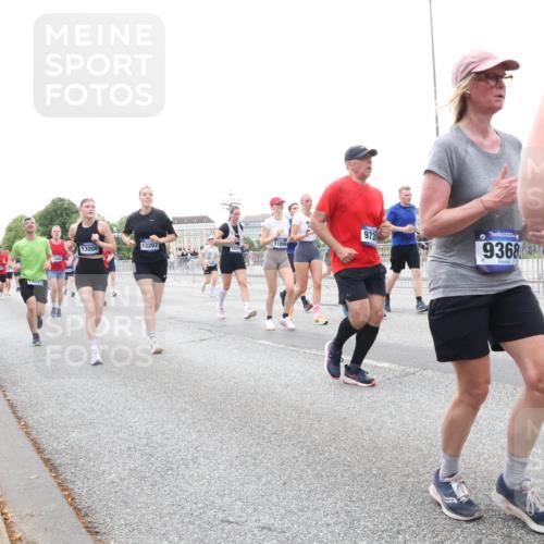 29.06.2025 - hella hamburg halbmarathon Lena Gebhardt http://msf.ph/oto/8421394 29.06.2025 10:52:35 Lombardsbrücke 7002, 13207, 11899, 13208, 122, 1360, 973, 9368, 1369, 1826, 2146, 2362, 2420, 2528, 2983, 3140, 3227, 3645, 4087, 4273, 4436, 4591, 4729, 4815, 5262, 5360, 6386, 6403, 6404, 6406, 6671, 6985, 7032, 7511, 7690, 7691, 7735, 7737, 7812, 8194, 8196, 8641, 9068, 9070, 9103, 9368, 9731, 10055, 10080, 10296, 10342, 10392, 10600, 10634, 10879, 10884, 10928, 10981, 11084, 11126, 11127, 11297, 11736, 11899, 11974, 12127, 12128, 12546, 12558, 12994, 14009 meine-sportfotos.de