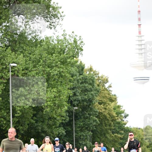 29.06.2025 - hella hamburg halbmarathon Dr. Thomas Lammeyer http://msf.ph/oto/8421396 29.06.2025 10:47:22 Kennedybrücke 1150, 1310, 1360, 1467, 1656, 1929, 1994, 2401, 2450, 2580, 2940, 2941, 3283, 3764, 3874, 4092, 4334, 4353, 4778, 4891, 4892, 5268, 5403, 5755, 6764, 6837, 7477, 7515, 7557, 8000, 8161, 8233, 8435, 9304, 10008, 10536, 10697, 10734, 10899 meine-sportfotos.de