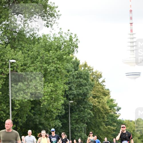 29.06.2025 - hella hamburg halbmarathon Dr. Thomas Lammeyer http://msf.ph/oto/8421403 29.06.2025 10:47:22 Kennedybrücke 1150, 1310, 1360, 1467, 1656, 1929, 1994, 2401, 2450, 2580, 2940, 2941, 3283, 3764, 3874, 4092, 4334, 4353, 4778, 4891, 4892, 5268, 5403, 5755, 6764, 6837, 7477, 7515, 7557, 8000, 8161, 8233, 8435, 9304, 10008, 10536, 10697, 10734, 10899 meine-sportfotos.de