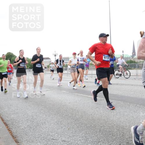 29.06.2025 - hella hamburg halbmarathon Lena Gebhardt http://msf.ph/oto/8421410 29.06.2025 10:52:36 Lombardsbrücke 13208, 13207, 5360, 11899, 17002, 1197, 9731, 1092, 11, 936, 1369, 1826, 2146, 2362, 2420, 2528, 2983, 3140, 3227, 3645, 4273, 4436, 4591, 4729, 4815, 5262, 5360, 6386, 6403, 6404, 6406, 6671, 6985, 7032, 7511, 7690, 7691, 7735, 7737, 7812, 8194, 8196, 8641, 9068, 9070, 9103, 9368, 9545, 9731, 10055, 10080, 10296, 10342, 10392, 10600, 10634, 10879, 10884, 10928, 10981, 11084, 11126, 11127, 11297, 11736, 11899, 11919, 11974, 12127, 12128, 12546, 12558, 12994, 14009 meine-sportfotos.de
