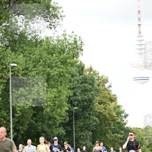 29.06.2025 - hella hamburg halbmarathon Dr. Thomas Lammeyer http://msf.ph/oto/8421412 29.06.2025 10:47:22 Kennedybrücke 1150, 1310, 1360, 1467, 1656, 1929, 1994, 2401, 2450, 2580, 2940, 2941, 3283, 3764, 3874, 4092, 4334, 4353, 4778, 4891, 4892, 5268, 5403, 5755, 6764, 6837, 7477, 7515, 7557, 8000, 8161, 8233, 8435, 9304, 10008, 10536, 10697, 10734, 10899 meine-sportfotos.de
