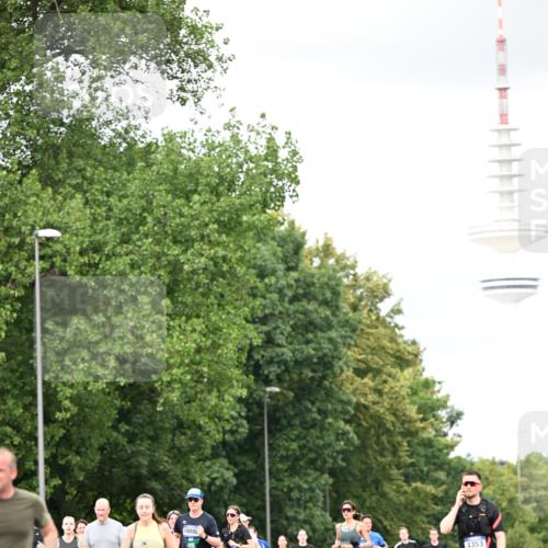 29.06.2025 - hella hamburg halbmarathon Dr. Thomas Lammeyer http://msf.ph/oto/8421415 29.06.2025 10:47:22 Kennedybrücke 1150, 1310, 1360, 1467, 1656, 1929, 1994, 2401, 2450, 2580, 2940, 2941, 3283, 3764, 3874, 4092, 4334, 4353, 4778, 4891, 4892, 5268, 5403, 5755, 6764, 6837, 7477, 7515, 7557, 8000, 8161, 8233, 8435, 9304, 10008, 10536, 10697, 10734, 10899 meine-sportfotos.de