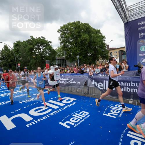 29.06.2025 - hella hamburg halbmarathon Zöllner http://msf.ph/oto/8421416 29.06.2025 10:53:44 Ziel 1502, 2058, 2082, 2518, 2630, 3819, 5399, 6762, 8335, 10549, 10895, 11588, 11589, 11604, 12632, 13865, 14702, 14818, 15061, 15441, 15856, 16092, 17482, 18143, 18514, 18666, 18715 meine-sportfotos.de
