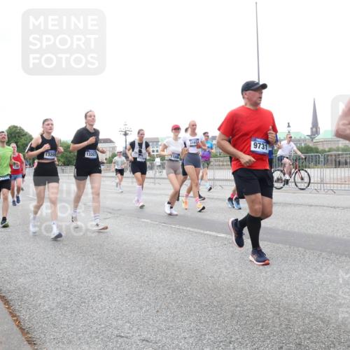 29.06.2025 - hella hamburg halbmarathon Lena Gebhardt http://msf.ph/oto/8421421 29.06.2025 10:52:36 Lombardsbrücke 17002, 13207, 11899, 13208, 1197, 9731, 936, 1369, 1826, 2146, 2362, 2420, 2528, 2983, 3140, 3227, 3645, 4273, 4436, 4591, 4729, 4815, 5262, 5360, 6386, 6403, 6404, 6406, 6671, 6985, 7032, 7511, 7690, 7691, 7735, 7737, 7812, 8194, 8196, 8641, 9068, 9070, 9103, 9368, 9545, 9731, 10055, 10080, 10296, 10342, 10392, 10600, 10634, 10879, 10884, 10928, 10981, 11084, 11126, 11127, 11297, 11736, 11899, 11919, 11974, 12127, 12128, 12546, 12558, 12994, 14009 meine-sportfotos.de