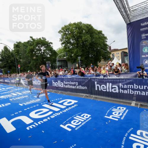 29.06.2025 - hella hamburg halbmarathon Zöllner http://msf.ph/oto/8421449 29.06.2025 10:31:57 Ziel 3935, 4698, 6619, 10927, 11199, 11929 meine-sportfotos.de
