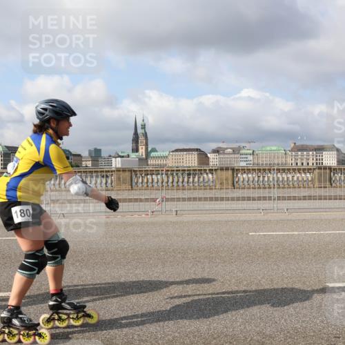 29.06.2025 - hella hamburg halbmarathon Lena Gebhardt http://msf.ph/oto/8421454 29.06.2025 08:57:46 Lombardsbrücke 180 meine-sportfotos.de