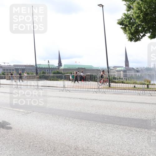29.06.2025 - hella hamburg halbmarathon Lena Gebhardt http://msf.ph/oto/8421455 29.06.2025 10:27:45 Lombardsbrücke 18012, 1148, 2080, 3389, 4372, 5177, 5285, 5825, 5847, 6214, 6632, 7497, 7764, 7978, 8085, 9567, 9688, 10158, 10412, 10413, 11256, 11692, 11739, 11766, 12500, 12780, 12823, 13043, 13860, 14206, 15607, 15608, 16569, 16804, 16838, 17427, 17791, 18012, 18097, 18301, 18626, 18766 meine-sportfotos.de