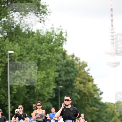 29.06.2025 - hella hamburg halbmarathon Dr. Thomas Lammeyer http://msf.ph/oto/8421457 29.06.2025 10:47:29 Kennedybrücke 1150, 1226, 1310, 1467, 2450, 2580, 2971, 3283, 3764, 4105, 4177, 4334, 4353, 4891, 4892, 5268, 5755, 6764, 7515, 7557, 8161, 8233, 8435, 9304, 10008, 10536, 10899 meine-sportfotos.de