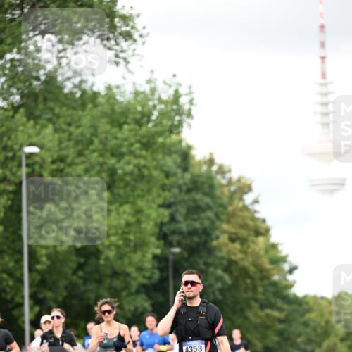 29.06.2025 - hella hamburg halbmarathon Dr. Thomas Lammeyer http://msf.ph/oto/8421462 29.06.2025 10:47:29 Kennedybrücke 1150, 1226, 1310, 1467, 2450, 2580, 2971, 3283, 3764, 4105, 4177, 4334, 4353, 4891, 4892, 5268, 5755, 6764, 7515, 7557, 8161, 8233, 8435, 9304, 10008, 10536, 10899 meine-sportfotos.de