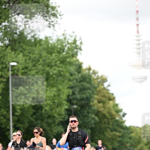 29.06.2025 - hella hamburg halbmarathon Dr. Thomas Lammeyer http://msf.ph/oto/8421479 29.06.2025 10:47:29 Kennedybrücke 1150, 1226, 1310, 1467, 2450, 2580, 2971, 3283, 3764, 4105, 4177, 4334, 4353, 4891, 4892, 5268, 5755, 6764, 7515, 7557, 8161, 8233, 8435, 9304, 10008, 10536, 10899 meine-sportfotos.de