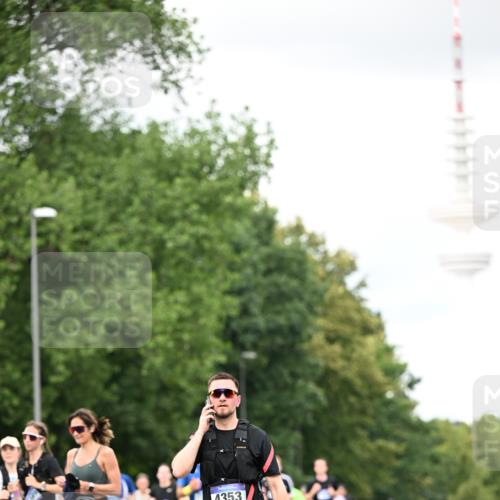 29.06.2025 - hella hamburg halbmarathon Dr. Thomas Lammeyer http://msf.ph/oto/8421493 29.06.2025 10:47:30 Kennedybrücke 1150, 1226, 1310, 1467, 2267, 2450, 2538, 2580, 2971, 3283, 3288, 3764, 4105, 4177, 4334, 4353, 4891, 4892, 5268, 5755, 7515, 7557, 8161, 8233, 8435, 9304, 10008, 10536, 10899 meine-sportfotos.de