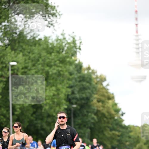 29.06.2025 - hella hamburg halbmarathon Dr. Thomas Lammeyer http://msf.ph/oto/8421502 29.06.2025 10:47:30 Kennedybrücke 1150, 1226, 1310, 1467, 2267, 2450, 2538, 2580, 2971, 3283, 3288, 3764, 4105, 4177, 4334, 4353, 4891, 4892, 5268, 5755, 7515, 7557, 8161, 8233, 8435, 9304, 10008, 10536, 10899 meine-sportfotos.de