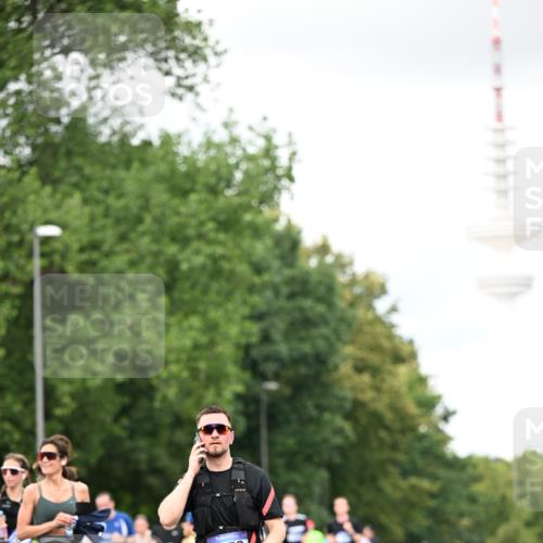 29.06.2025 - hella hamburg halbmarathon Dr. Thomas Lammeyer http://msf.ph/oto/8421507 29.06.2025 10:47:30 Kennedybrücke 1150, 1226, 1310, 1467, 2267, 2450, 2538, 2580, 2971, 3283, 3288, 3764, 4105, 4177, 4334, 4353, 4891, 4892, 5268, 5755, 7515, 7557, 8161, 8233, 8435, 9304, 10008, 10536, 10899 meine-sportfotos.de