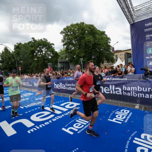 29.06.2025 - hella hamburg halbmarathon Zöllner http://msf.ph/oto/8421508 29.06.2025 10:53:47 Ziel 1422, 2058, 2082, 2518, 5399, 5607, 6877, 7177, 8285, 8335, 10529, 10895, 11588, 11589, 11604, 13865, 14702, 14818, 15061, 15441, 16092, 17482, 17740, 18143, 18249, 18514 meine-sportfotos.de