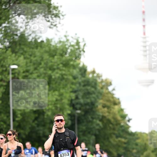 29.06.2025 - hella hamburg halbmarathon Dr. Thomas Lammeyer http://msf.ph/oto/8421512 29.06.2025 10:47:30 Kennedybrücke 1150, 1226, 1310, 1467, 2267, 2450, 2538, 2580, 2971, 3283, 3288, 3764, 4105, 4177, 4334, 4353, 4891, 4892, 5268, 5755, 7515, 7557, 8161, 8233, 8435, 9304, 10008, 10536, 10899 meine-sportfotos.de