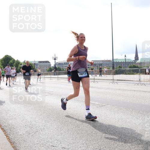 29.06.2025 - hella hamburg halbmarathon Lena Gebhardt http://msf.ph/oto/8421518 29.06.2025 10:27:46 Lombardsbrücke 8056, 16833, 18012, 1148, 2080, 3389, 4372, 5177, 5285, 5825, 5847, 6214, 6632, 7497, 7764, 7978, 8085, 9567, 9688, 10158, 10412, 10413, 11256, 11692, 11739, 11766, 12500, 12780, 12823, 12842, 13043, 13678, 13860, 14206, 15607, 15608, 16569, 16804, 16838, 17427, 17791, 18012, 18097, 18301, 18626, 18766 meine-sportfotos.de