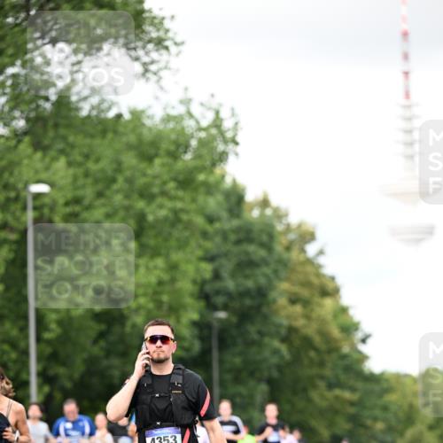 29.06.2025 - hella hamburg halbmarathon Dr. Thomas Lammeyer http://msf.ph/oto/8421526 29.06.2025 10:47:31 Kennedybrücke 1226, 1310, 1467, 2267, 2450, 2538, 2580, 2971, 3283, 3288, 3764, 4105, 4177, 4302, 4334, 4353, 4891, 4892, 5268, 5755, 7557, 7872, 8161, 8233, 8435, 9304, 10536, 10899 meine-sportfotos.de
