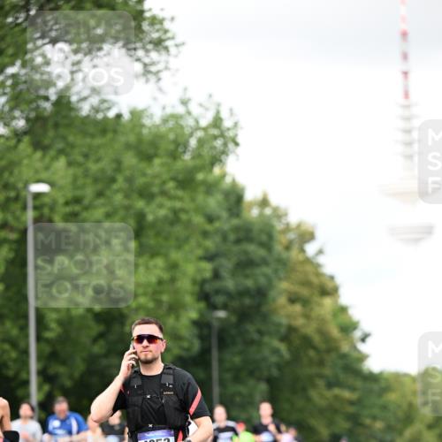 29.06.2025 - hella hamburg halbmarathon Dr. Thomas Lammeyer http://msf.ph/oto/8421536 29.06.2025 10:47:31 Kennedybrücke 1226, 1310, 1467, 2267, 2450, 2538, 2580, 2971, 3283, 3288, 3764, 4105, 4177, 4302, 4334, 4353, 4891, 4892, 5268, 5755, 7557, 7872, 8161, 8233, 8435, 9304, 10536, 10899 meine-sportfotos.de