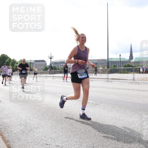 29.06.2025 - hella hamburg halbmarathon Lena Gebhardt http://msf.ph/oto/8421540 29.06.2025 10:27:46 Lombardsbrücke 8056, 16838, 18012, 1148, 2080, 3389, 4372, 5177, 5285, 5825, 5847, 6214, 6632, 7497, 7764, 7978, 8085, 9567, 9688, 10158, 10412, 10413, 11256, 11692, 11739, 11766, 12500, 12780, 12823, 12842, 13043, 13678, 13860, 14206, 15607, 15608, 16569, 16804, 16838, 17427, 17791, 18012, 18097, 18301, 18626, 18766 meine-sportfotos.de