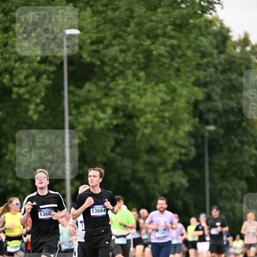 29.06.2025 - hella hamburg halbmarathon Dr. Thomas Lammeyer http://msf.ph/oto/8421543 29.06.2025 10:47:38 Kennedybrücke 1226, 1310, 1467, 1788, 2103, 2158, 2267, 2538, 2971, 3283, 3288, 3518, 3764, 4105, 4177, 4302, 4353, 4891, 4892, 5265, 5370, 5755, 7461, 7872, 8233, 8991, 9304, 9976, 10536 meine-sportfotos.de