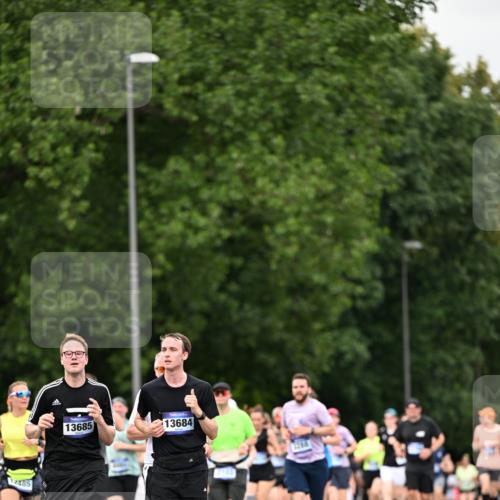 29.06.2025 - hella hamburg halbmarathon Dr. Thomas Lammeyer http://msf.ph/oto/8421551 29.06.2025 10:47:38 Kennedybrücke 1226, 1310, 1467, 1788, 2103, 2158, 2267, 2538, 2971, 3283, 3288, 3518, 3764, 4105, 4177, 4302, 4353, 4891, 4892, 5265, 5370, 5755, 7461, 7872, 8233, 8991, 9304, 9976, 10536 meine-sportfotos.de