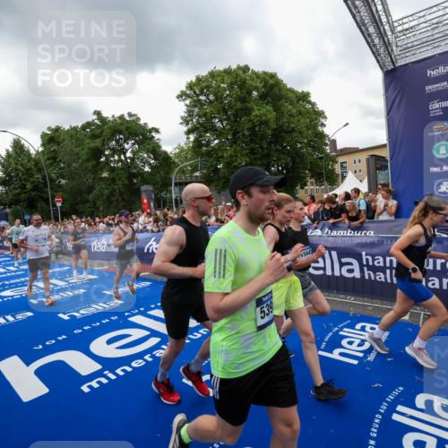 29.06.2025 - hella hamburg halbmarathon Zöllner http://msf.ph/oto/8421553 29.06.2025 10:53:48 Ziel 1422, 2058, 2082, 2518, 5399, 5607, 6260, 6877, 7177, 8285, 8335, 9922, 10529, 10895, 11588, 11589, 11604, 14702, 14818, 15441, 15502, 16092, 17482, 17740, 18143, 18249, 18487, 18514, 18759 meine-sportfotos.de