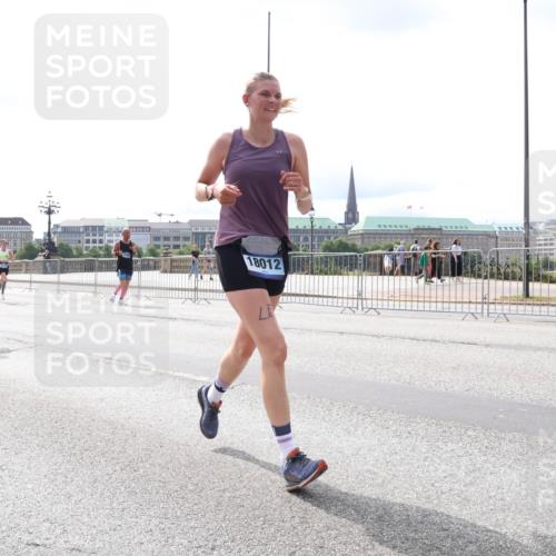 29.06.2025 - hella hamburg halbmarathon Lena Gebhardt http://msf.ph/oto/8421561 29.06.2025 10:27:46 Lombardsbrücke 7764, 16838, 18012, 1148, 2080, 3389, 4372, 5177, 5285, 5825, 5847, 6214, 6632, 7497, 7764, 7978, 8085, 9567, 9688, 10158, 10412, 10413, 11256, 11692, 11739, 11766, 12500, 12780, 12823, 12842, 13043, 13678, 13860, 14206, 15607, 15608, 16569, 16804, 16838, 17427, 17791, 18012, 18097, 18301, 18626, 18766 meine-sportfotos.de