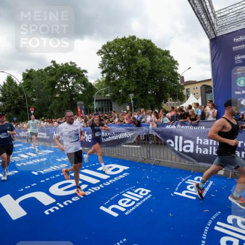 29.06.2025 - hella hamburg halbmarathon Zöllner http://msf.ph/oto/8421584 29.06.2025 10:53:50 Ziel 1422, 2082, 2518, 5607, 6260, 6877, 7177, 8285, 8335, 9922, 10529, 10891, 14026, 14702, 14818, 15502, 17482, 17740, 18249, 18487, 18514, 18759 meine-sportfotos.de