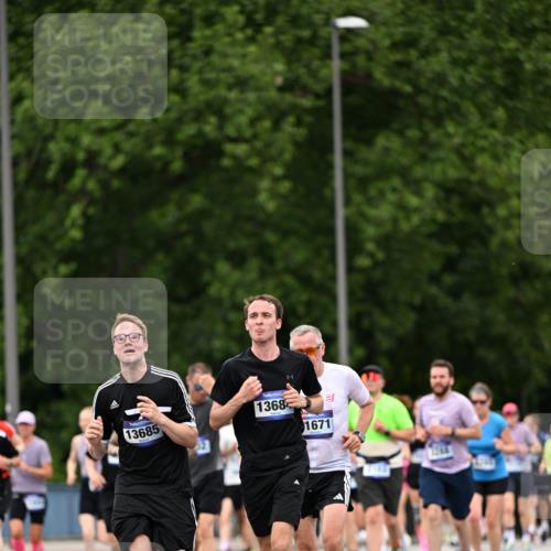 29.06.2025 - hella hamburg halbmarathon Dr. Thomas Lammeyer http://msf.ph/oto/8421594 29.06.2025 10:47:40 Kennedybrücke 1226, 1310, 1467, 1788, 1878, 2103, 2158, 2267, 2538, 2971, 3283, 3288, 3518, 3764, 4105, 4177, 4302, 4353, 5265, 5370, 5755, 7461, 7872, 8135, 8233, 8991, 9304, 9831, 9976, 10083, 10200, 10536 meine-sportfotos.de