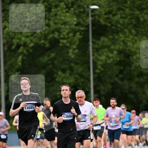 29.06.2025 - hella hamburg halbmarathon Dr. Thomas Lammeyer http://msf.ph/oto/8421602 29.06.2025 10:47:40 Kennedybrücke 1226, 1310, 1467, 1788, 1878, 2103, 2158, 2267, 2538, 2971, 3283, 3288, 3518, 3764, 4105, 4177, 4302, 4353, 5265, 5370, 5755, 7461, 7872, 8135, 8233, 8991, 9304, 9831, 9976, 10083, 10200, 10536 meine-sportfotos.de