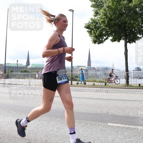 29.06.2025 - hella hamburg halbmarathon Lena Gebhardt http://msf.ph/oto/8421604 29.06.2025 10:27:46 Lombardsbrücke 18012, 1148, 2080, 3389, 4372, 5177, 5285, 5825, 5847, 6214, 6632, 7497, 7764, 7978, 8085, 9567, 9688, 10158, 10412, 10413, 11256, 11692, 11739, 11766, 12500, 12780, 12823, 12842, 13043, 13678, 13860, 14206, 15607, 15608, 16569, 16804, 16838, 17427, 17791, 18012, 18097, 18301, 18626, 18766 meine-sportfotos.de