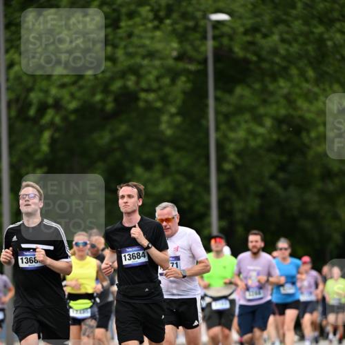 29.06.2025 - hella hamburg halbmarathon Dr. Thomas Lammeyer http://msf.ph/oto/8421615 29.06.2025 10:47:40 Kennedybrücke 1226, 1310, 1467, 1788, 1878, 2103, 2158, 2267, 2538, 2971, 3283, 3288, 3518, 3764, 4105, 4177, 4302, 4353, 5265, 5370, 5755, 7461, 7872, 8135, 8233, 8991, 9304, 9831, 9976, 10083, 10200, 10536 meine-sportfotos.de