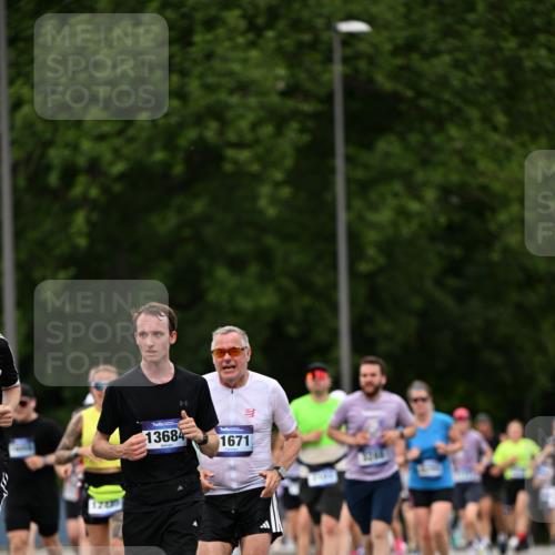29.06.2025 - hella hamburg halbmarathon Dr. Thomas Lammeyer http://msf.ph/oto/8421621 29.06.2025 10:47:41 Kennedybrücke 1226, 1310, 1467, 1788, 1878, 2103, 2158, 2267, 2538, 2971, 3283, 3288, 3518, 3764, 4105, 4177, 4302, 4353, 5265, 5370, 5755, 7461, 7872, 8135, 8233, 8991, 9304, 9831, 9976, 10083, 10200, 10536 meine-sportfotos.de