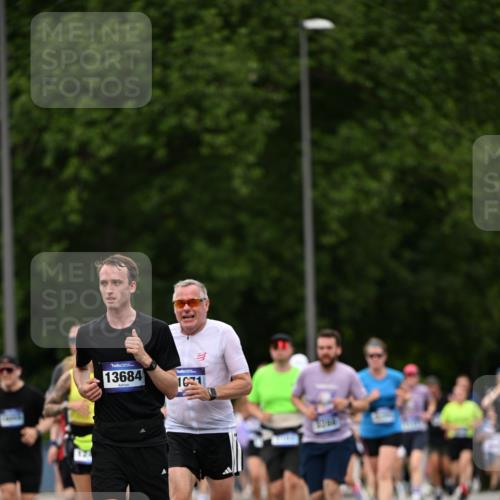 29.06.2025 - hella hamburg halbmarathon Dr. Thomas Lammeyer http://msf.ph/oto/8421627 29.06.2025 10:47:41 Kennedybrücke 1226, 1310, 1467, 1788, 1878, 2103, 2158, 2267, 2538, 2971, 3283, 3288, 3518, 3764, 4105, 4177, 4302, 4353, 5265, 5370, 5755, 7461, 7872, 8135, 8233, 8991, 9304, 9831, 9976, 10083, 10200, 10536 meine-sportfotos.de