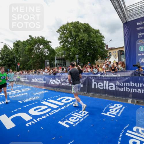 29.06.2025 - hella hamburg halbmarathon Zöllner http://msf.ph/oto/8421630 29.06.2025 10:32:03 Ziel 1407, 4129, 4698, 6619, 11150, 11199, 11370 meine-sportfotos.de