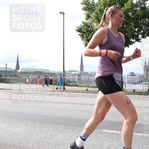 29.06.2025 - hella hamburg halbmarathon Lena Gebhardt http://msf.ph/oto/8421634 29.06.2025 10:27:47 Lombardsbrücke 1148, 2080, 3389, 4372, 5177, 5285, 5825, 5847, 6214, 6632, 7497, 7764, 7978, 8085, 9567, 9688, 10158, 10412, 10413, 11256, 11692, 11739, 12500, 12780, 12823, 12842, 13043, 13678, 13860, 14206, 15607, 15608, 16569, 16804, 16838, 17427, 17791, 18012, 18097, 18301, 18626, 18766 meine-sportfotos.de