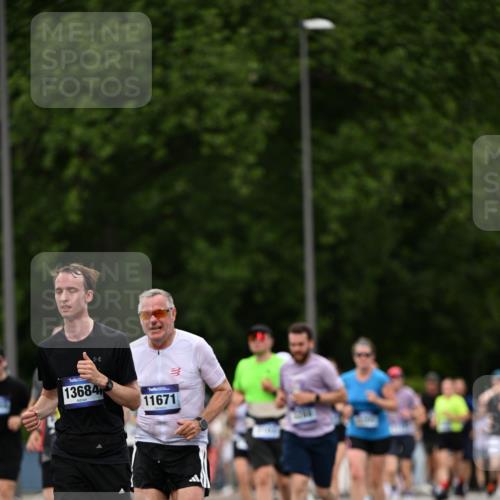 29.06.2025 - hella hamburg halbmarathon Dr. Thomas Lammeyer http://msf.ph/oto/8421640 29.06.2025 10:47:41 Kennedybrücke 1226, 1310, 1467, 1788, 1878, 2103, 2158, 2267, 2538, 2971, 3283, 3288, 3518, 3764, 4105, 4177, 4302, 4353, 5265, 5370, 5755, 7461, 7872, 8135, 8233, 8991, 9304, 9831, 9976, 10083, 10200, 10536 meine-sportfotos.de