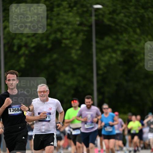 29.06.2025 - hella hamburg halbmarathon Dr. Thomas Lammeyer http://msf.ph/oto/8421651 29.06.2025 10:47:41 Kennedybrücke 1226, 1310, 1467, 1788, 1878, 2103, 2158, 2267, 2538, 2971, 3283, 3288, 3518, 3764, 4105, 4177, 4302, 4353, 5265, 5370, 5755, 7461, 7872, 8135, 8233, 8991, 9304, 9831, 9976, 10083, 10200, 10536 meine-sportfotos.de