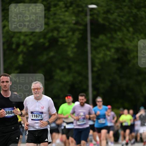 29.06.2025 - hella hamburg halbmarathon Dr. Thomas Lammeyer http://msf.ph/oto/8421658 29.06.2025 10:47:41 Kennedybrücke 1226, 1310, 1467, 1788, 1878, 2103, 2158, 2267, 2538, 2971, 3283, 3288, 3518, 3764, 4105, 4177, 4302, 4353, 5265, 5370, 5755, 7461, 7872, 8135, 8233, 8991, 9304, 9831, 9976, 10083, 10200, 10536 meine-sportfotos.de