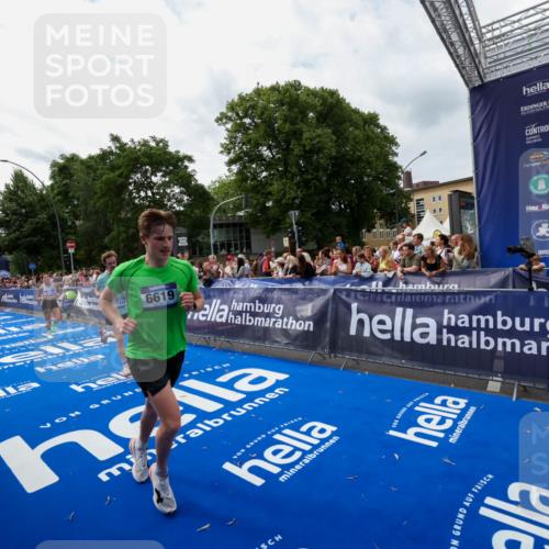 29.06.2025 - hella hamburg halbmarathon Zöllner http://msf.ph/oto/8421661 29.06.2025 10:32:04 Ziel 1407, 1686, 4129, 4698, 6619, 11150, 11199, 11370 meine-sportfotos.de