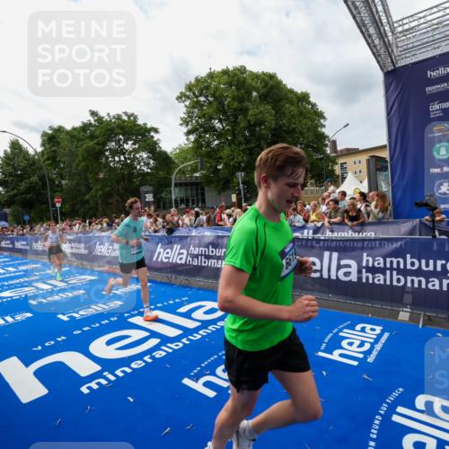 29.06.2025 - hella hamburg halbmarathon Zöllner http://msf.ph/oto/8421675 29.06.2025 10:32:04 Ziel 1407, 1686, 4129, 4698, 6619, 11150, 11199, 11370 meine-sportfotos.de