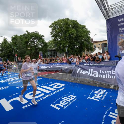 29.06.2025 - hella hamburg halbmarathon Zöllner http://msf.ph/oto/8421677 29.06.2025 10:53:52 Ziel 1422, 1706, 1870, 2518, 5607, 6260, 6877, 7177, 8285, 8335, 9922, 10529, 10891, 12413, 14026, 14818, 15502, 16538, 17740, 18249, 18418, 18487, 18759, 18915, 19177 meine-sportfotos.de