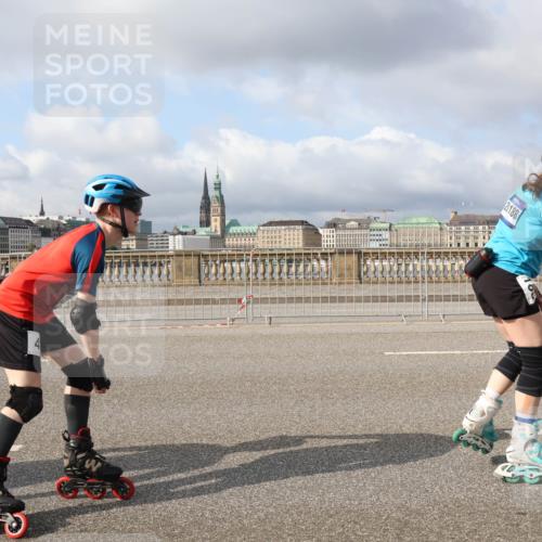 29.06.2025 - hella hamburg halbmarathon Lena Gebhardt http://msf.ph/oto/8421687 29.06.2025 08:57:47 Lombardsbrücke 26188 meine-sportfotos.de
